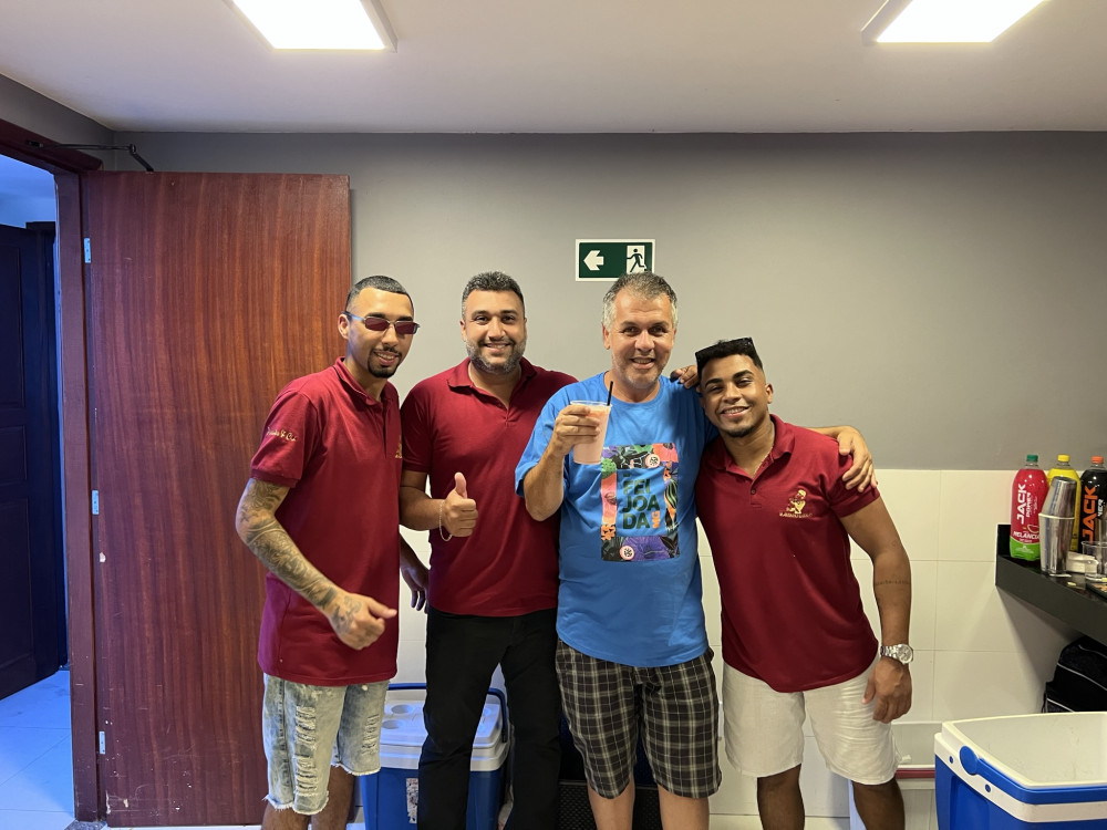Miltinho Gonçalves abre as portas do Elegance Hall para sua badaladíssima feijoada. Confira as fotos