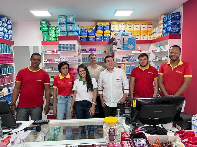 Empresários Além-paraibanos do segmento de farmácia, inauguram a nona unidade da Rede Popular na cidade. O grupo é atualmente é um dos mais importantes geradores de empregos de seu segmento