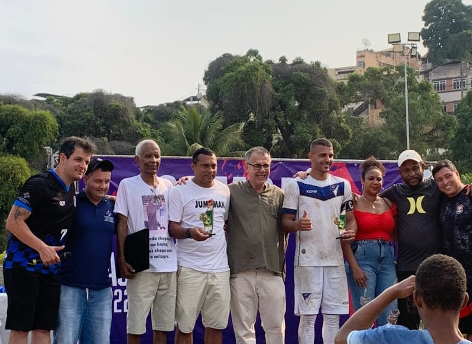 Jornalista Dauro Machado teve nome no Troféu de Artilheiro do Vassourão e fez entrega do prêmio na Final do Campeonato. Vereador Pindura foi um dos premiados