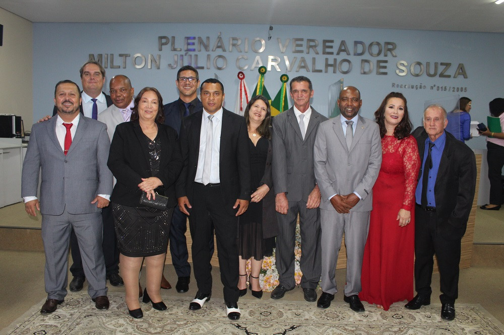 Personalidades com relevantes serviços prestados a Além Paraíba foram homenageados pelos Vereadores na Sessão Solene de 28 de setembro