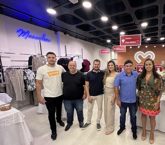 Prefeito, Vice e Secretários participam da inauguração da Loja Édmais em Além Paraíba