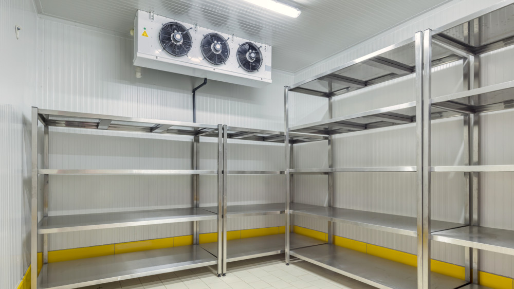 Com recursos próprios, Prefeitura compra câmara fria para o Matadouro Municipal.