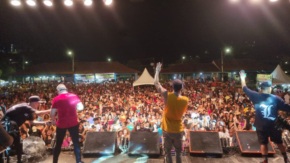 Carnaval 2023: Primeira noite recebeu grande público e população elogiou. Abertura acontece no sábado