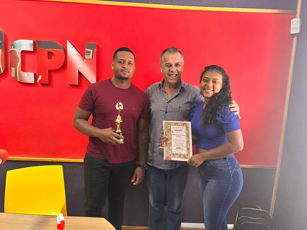 Hamburgueria Sabor na Brasa recebeu Prêmio Destaque do Ano 2022, a entrega aconteceu no Programa Dauro Machado