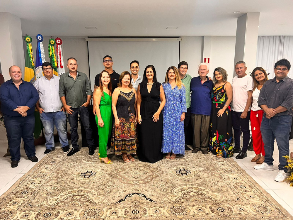 Em solenidade prestigiada por autoridades, associados e imprensa, nova Diretora da Associação Comercial tomou posse