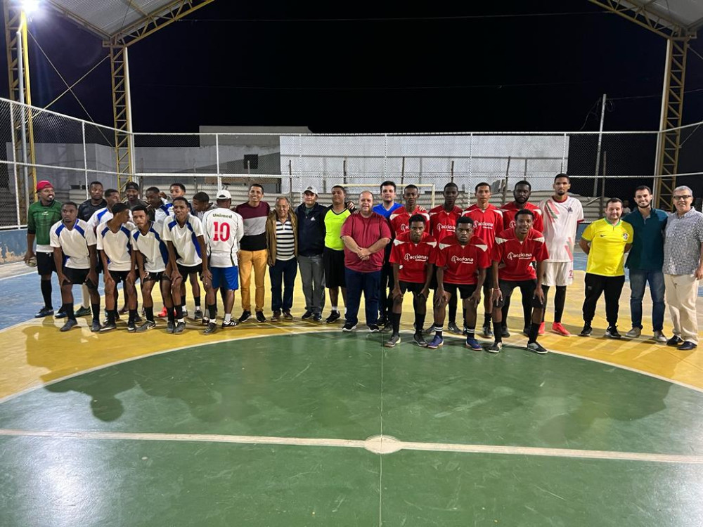 Com apoio da Prefeitura torneiro de futebol de salão é realizado na Terra do Santo