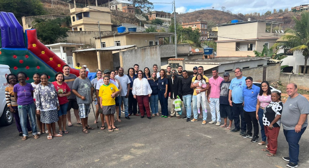 Prefeito inaugurou ruas asfaltadas no “Tiro de Guerra”. Moradores compareceram e crianças se divertiram com rua de lazer