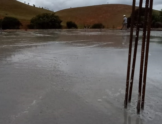 Piso onde será a Creche de Angustura é concretado