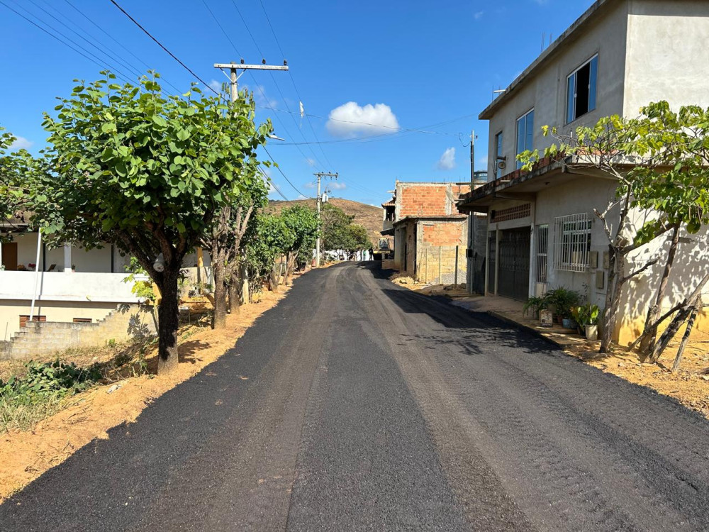 Prefeitura asfalta mais um trecho do Bairro Santa Marta e outras ruas serão pavimentadas