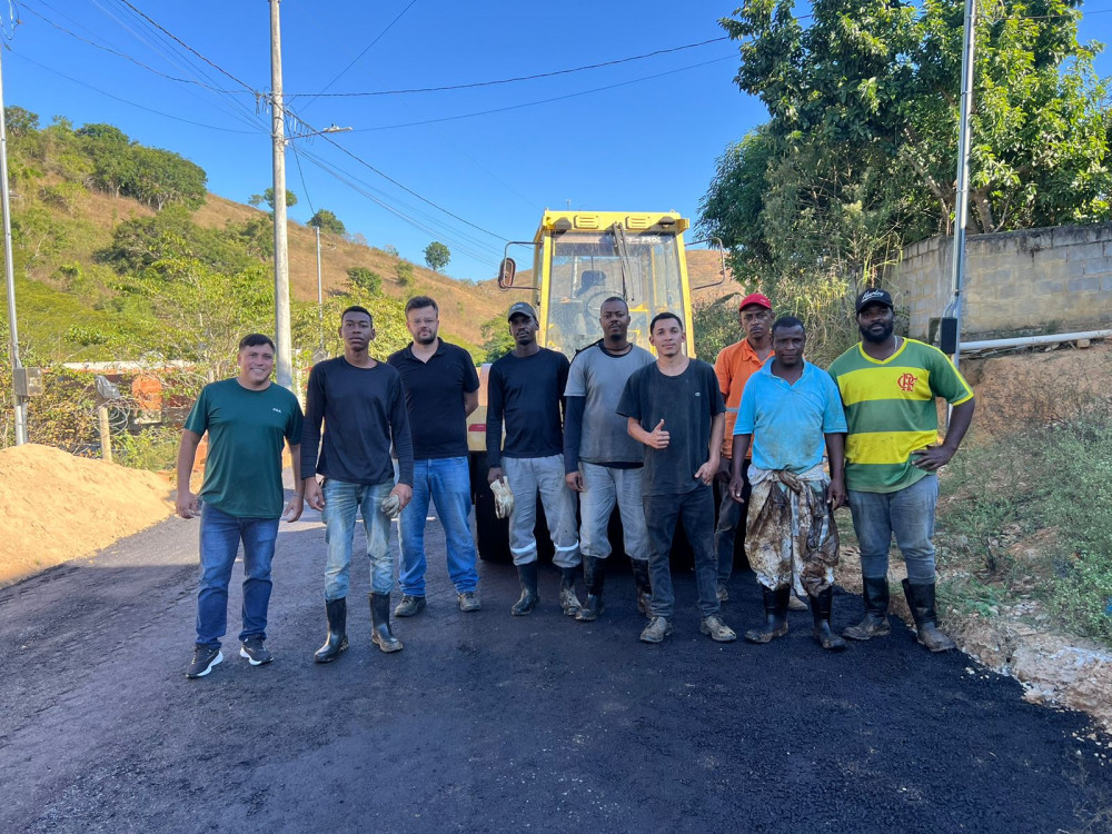 Mais uma etapa do asfaltamento do Bairro Santa Marta II foi asfaltado.