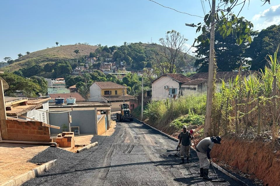 Rua na Fazendinha é asfaltada. Prefeitura realiza urbanização esperada há década pelos moradores