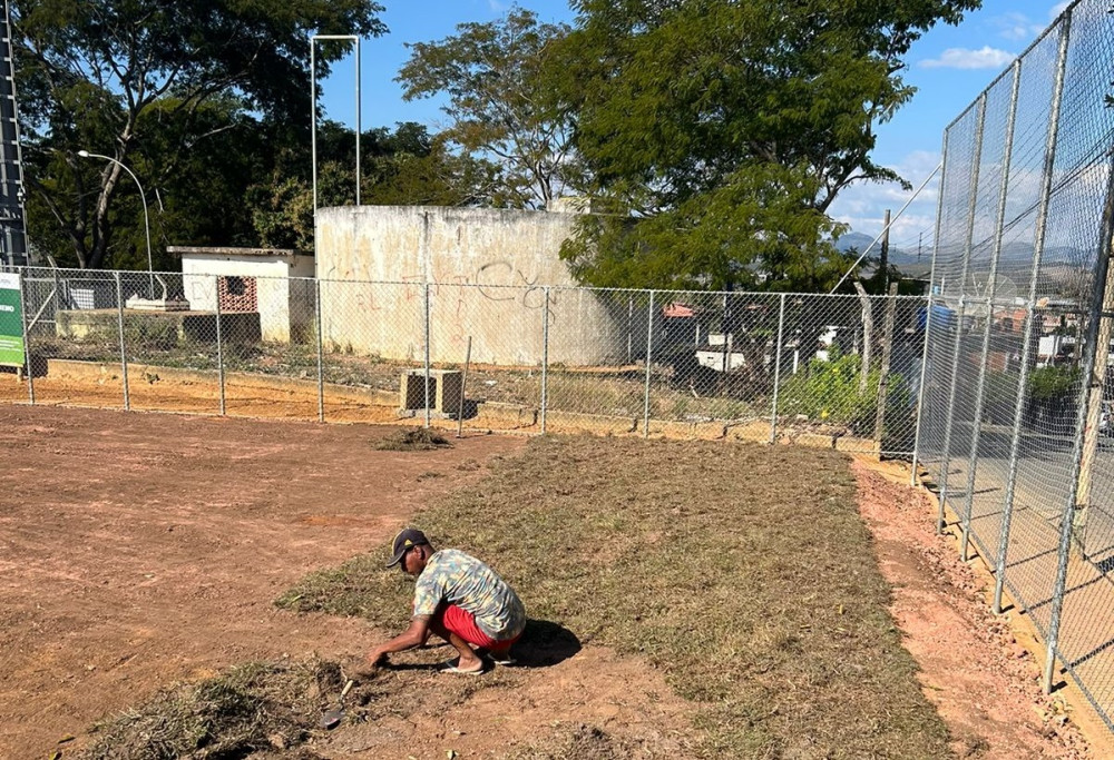 Campo de Futebol do Bambuzinho está em fase final de construção já recebendo a grama