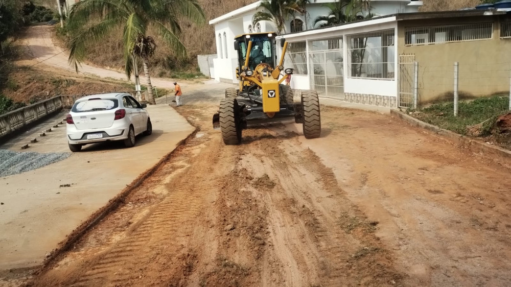 Mais uma rua está sendo asfaltada no Jardim Paraíso e no Goiabal cem por cento das ruas estão pavimentadas