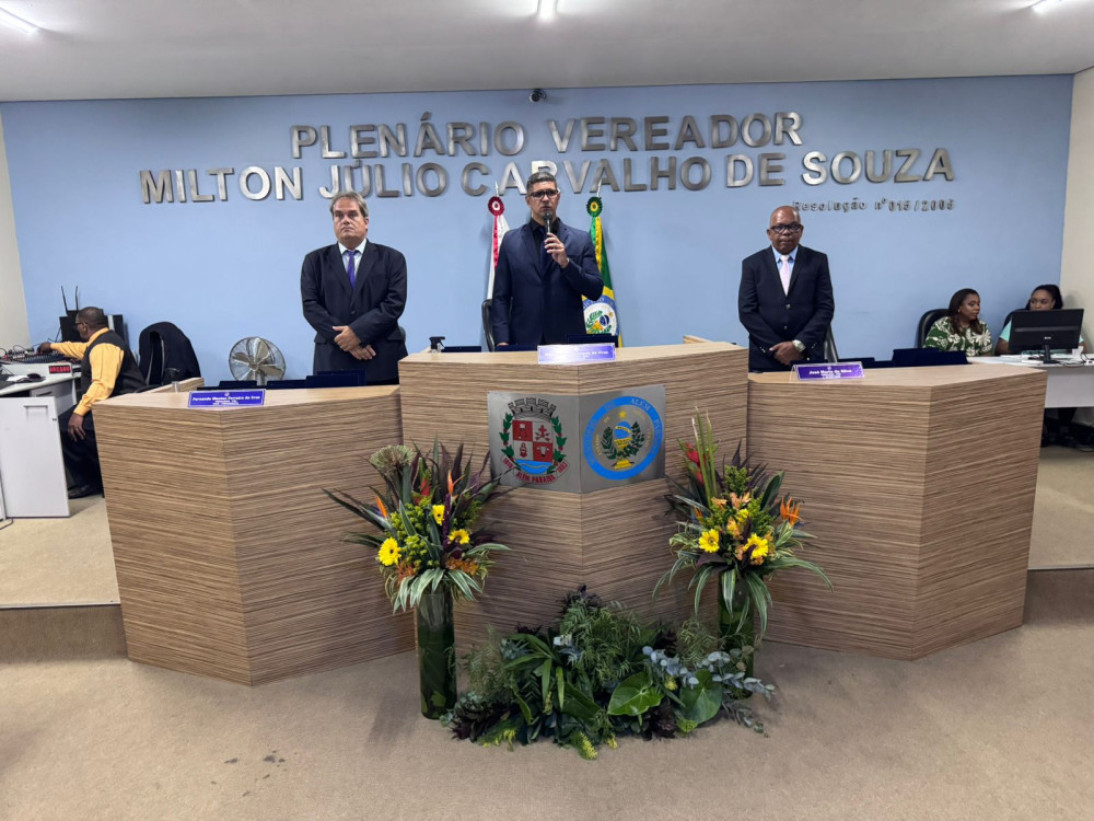 Leia e veja as fotos: Câmara Municipal prestou homenagens a personalidades com serviços prestados a Além Paraíba em Sessão Solene de Aniversário do Município