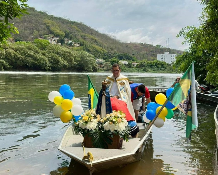 Barqueata de Nossa Senhora Aparecida reuniu devotos no dia 12 de outubro