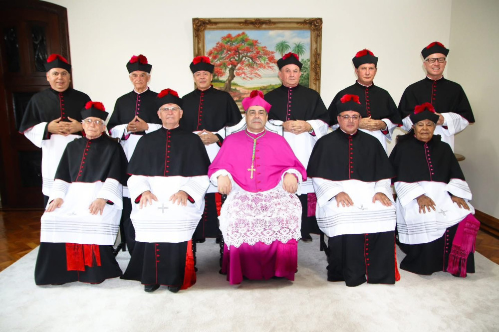 Fazendo história: Depois de 24 anos, Dom Edson, um dos maiores Bispos do País, faz ressurgir o Cabido da Diocese de Leopoldina.