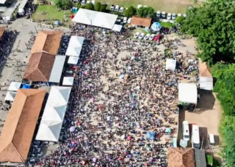 Show de Prêmio em favor do Hospital levou uma multidão ao Parque de Exposições e foi um grande sucesso