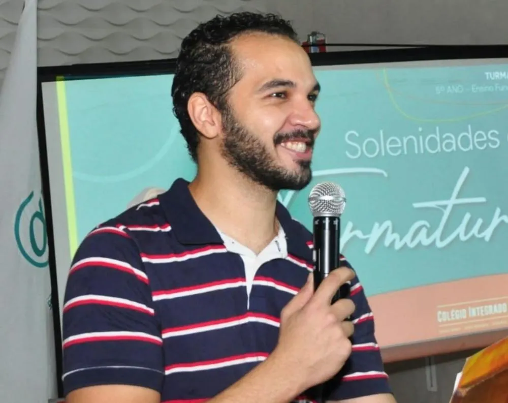 Professor Saulo Leite: Referência de Excelência e Comprometimento com a Educação em Além Paraíba