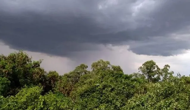 PRIMAVERA CHEGA COM ALTAS TEMPERATURAS E CHUVAS