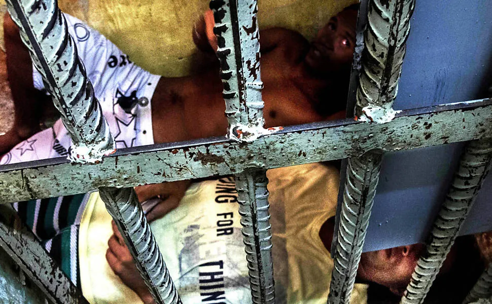 SUPER LOTADO, O PRESÍDIO REGIONAL TEM CONDIÇÕES INSALUBRES PARA DETENTOS