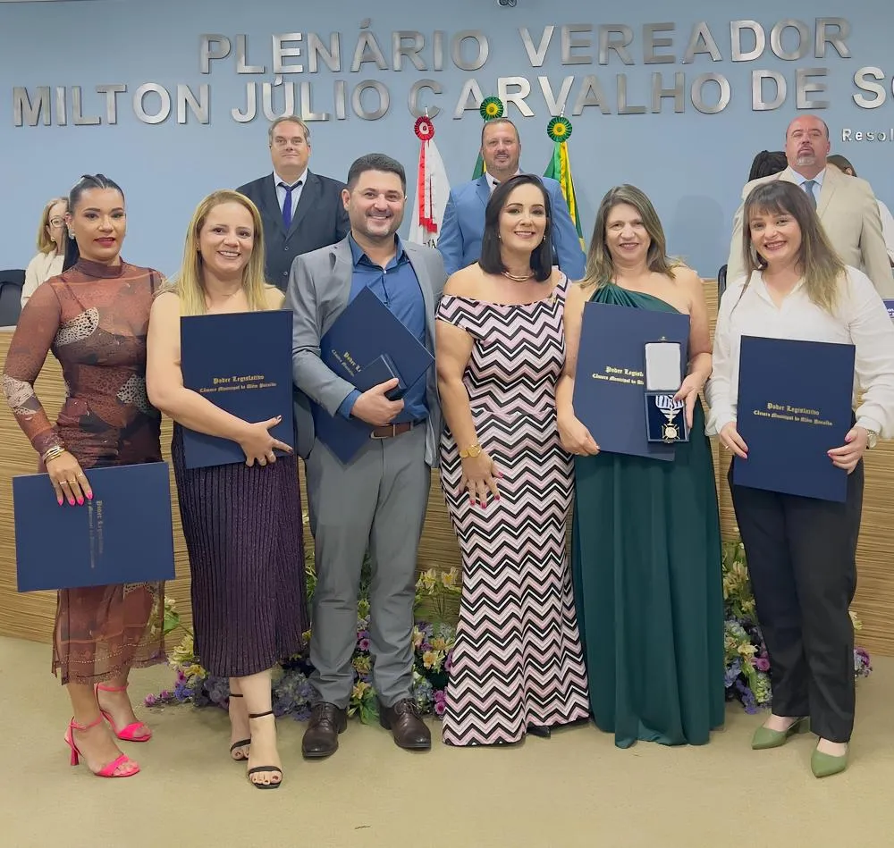 VEREADORA DÉBORA PRESTOU HOMENAGENS A IMPORTANTES FIGURAS NA SESSÃO DE 28 DE SETEMBRO