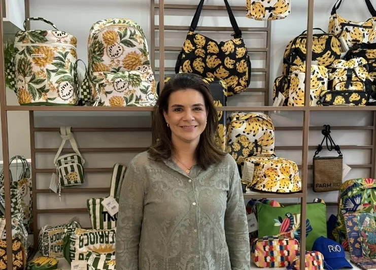 CAMILA QUEIROZ FAZ DA ALÉM DOS PÉS UMA REFERÊNCIA NA MODA REGIONAL