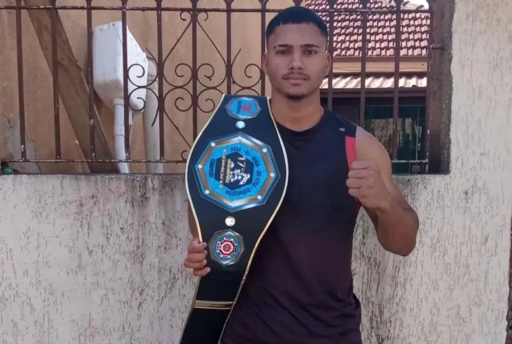 ATLETA ÍTALO SANTOS É UMA DAS PROMESSAS NO BOX. ATLETA ALÉM-PARAIBANO VEM CONQUISTANDO SEU ESPAÇO