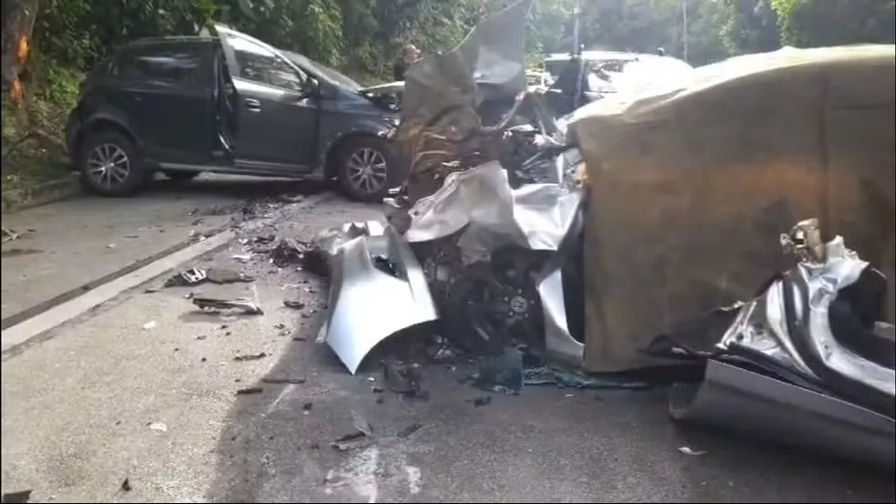 ENGAVETAMENTO MATA DOIS E DEIXA TRÊS FERIDOS NA SERRA DE TERESÓPOLIS