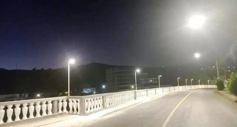 PEQUENAS OBRAS, GRANDES RESULTADOS: CALÇADAS COMEÇAM A SER RECUPERADAS EM ALÉM PARAÍBA