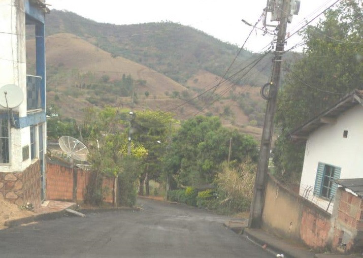 Ruas do Morro do Cipó tem asfalto recuperado. Vias que há 12 anos sofriam com os buracos foram recuperadas.