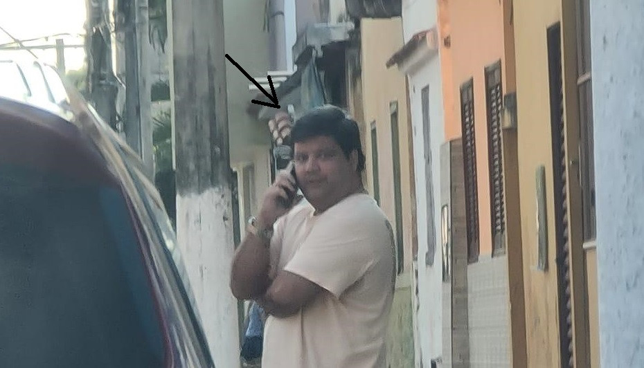 Oposição quis impedir aprovação do projeto, inviabilizar o pagamento do abono. Segundo Vereador David da Paz o Genro do ex Prefeito esteve na porta do Vereador Wolninho coagindo-o a votar contra. Um vídeo mostra a confusão e a Sessão acabou sendo suspensa.