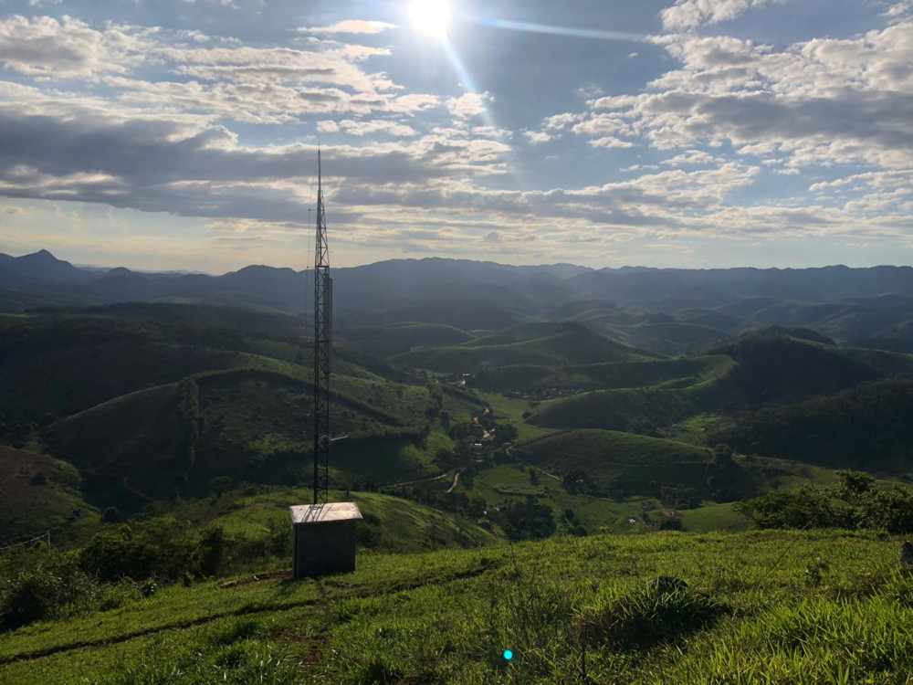 Telefonia Celular chega ao Aterrado. Torre já está em operação.