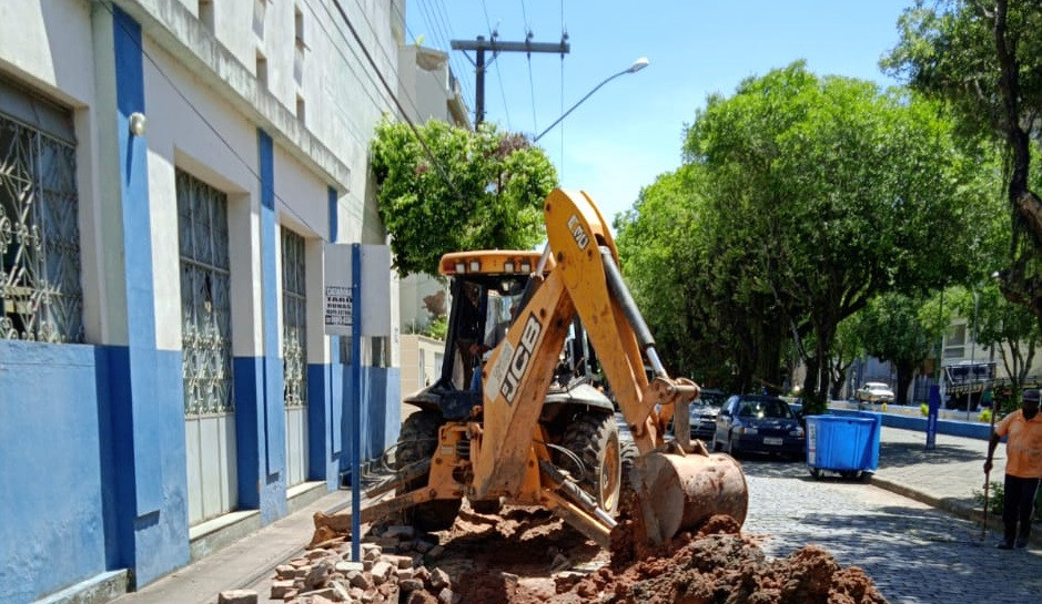 COPASA realiza obra na rede de esgoto no bairro Porto Velho