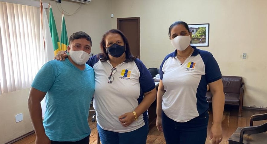 Prefeito se reuniu com Secretária de Educação para tratar de assuntos referentes ao ano letivo