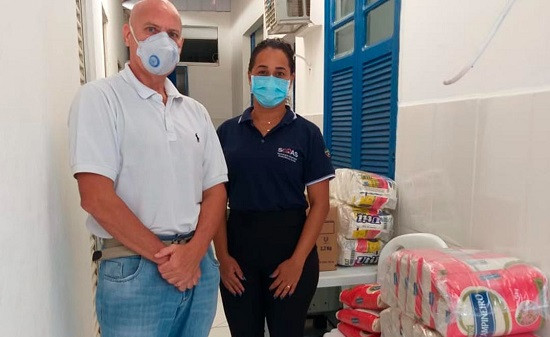 Médico Além-paraibano faz doação de alimentos para a “Corrente do Bem” realizado pela Secretaria de Assistência Social