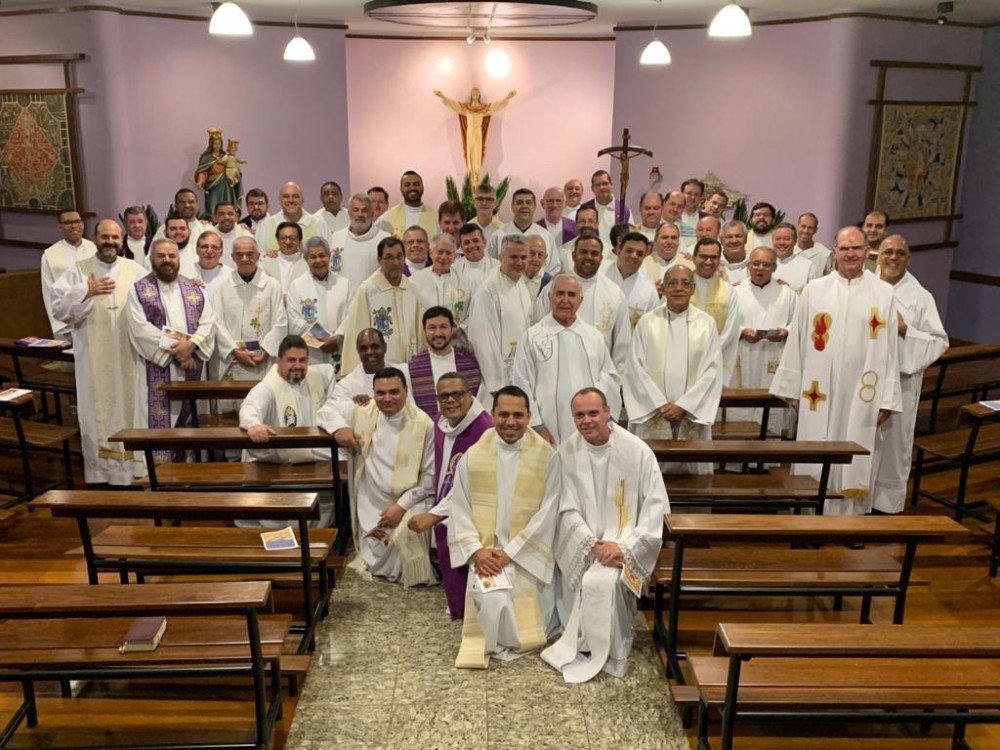 Bispo de Leopoldina presidiu Retiro Espiritual com os Padres da Diocese. Sacerdotes Alem-paraibanos participaram