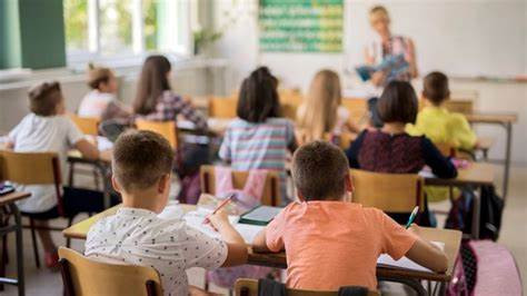 Pesquisa indica que 99 por cento dos Pais não querem que aulas presenciais voltem esse ano em Além Paraíba